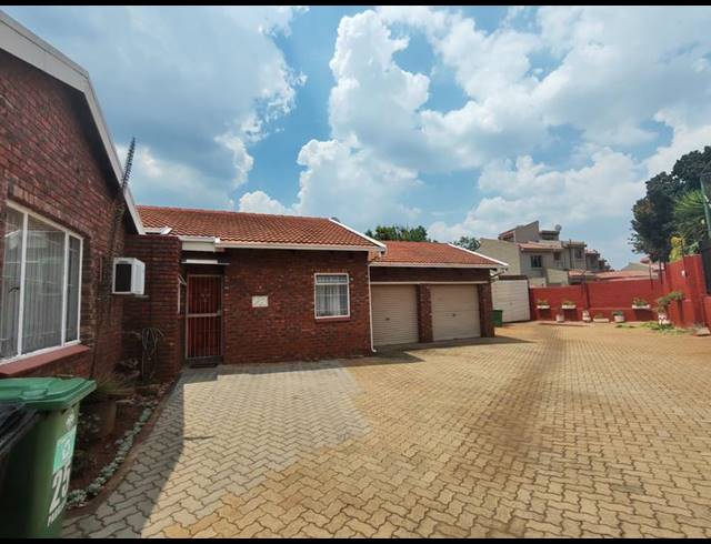 3 BEDROOM TOWNHOUSE FOR SALE IN HENNOPSPARK